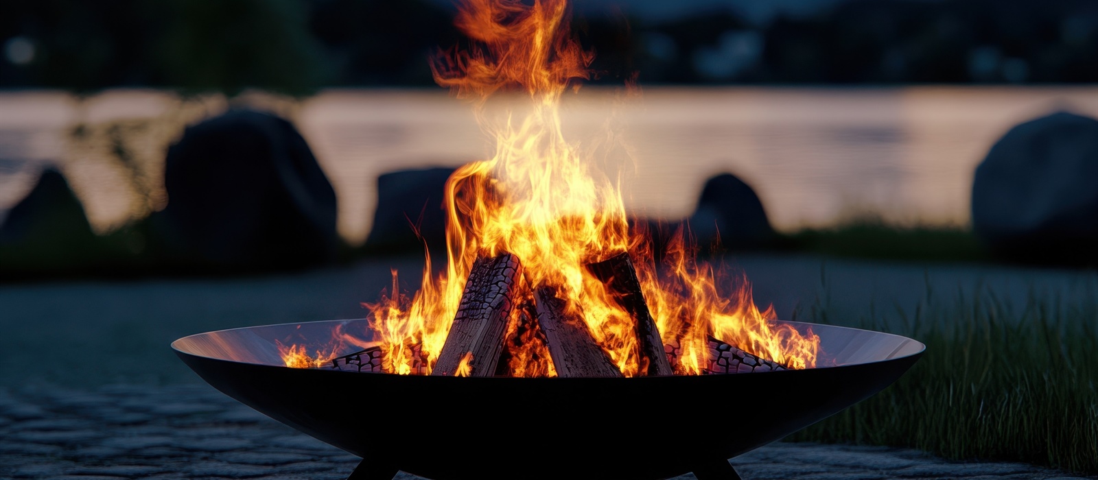 Gas vs Wood Fire Pits: Key Differences for Outdoor Living
