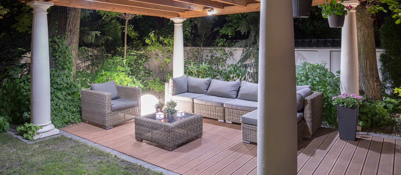 Pergola vs. Gazebo: Key Differences in Shade, Design & Cost