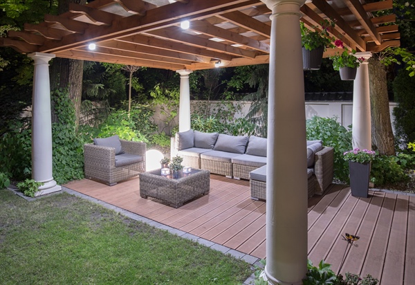 Pergola vs. Gazebo: Key Differences in Shade, Design & Cost
